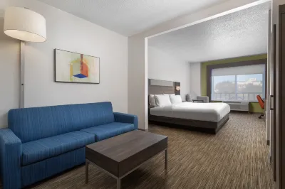 Holiday Inn Express & Suites Chattanooga-Lookout Mtn Hotels near Rock City Gardens