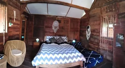 Villa Toti Pacet - River Front Các khách sạn ở Kemiri