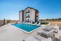 Deluxe Villa Laura with Pool Studio 5b - Pools