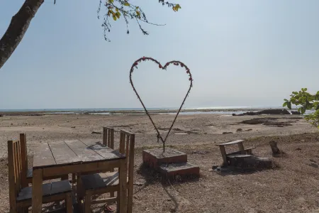 RedDoorz Near Pantai Ujung Genteng