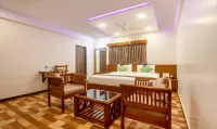 Treebo Elite Plaza, 700 Mtrs from Madikeri Fort - parking