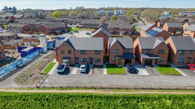 Stunning 2-Bed House in Manchester with Canal View