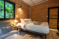 Bee Forest Hotels in Mae On