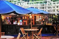 The Jhon's Cianjur Aquatic Resort - bar