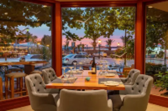 Kyma Suites Beach Hotel