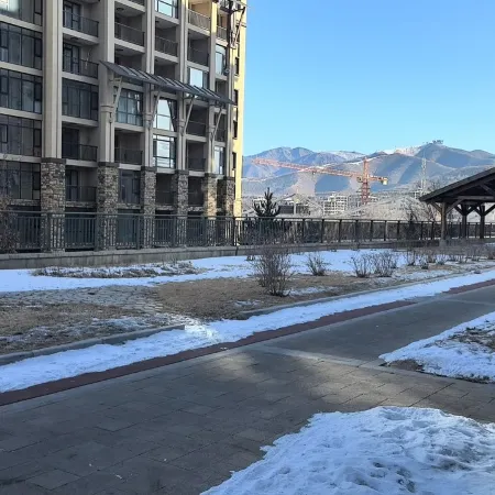 Chongli Xicheng Fulong Siji Xiaozhen Homestay (Donghuan Road) Отели рядом с достопримечательностью «Центральная больница в районе Цуйли»