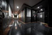 F1 Hotel