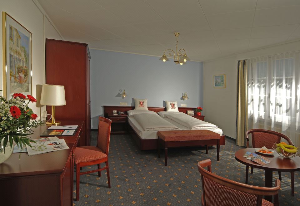 호텔 바이세스 크로이츠의 현대적인 로비 이미지