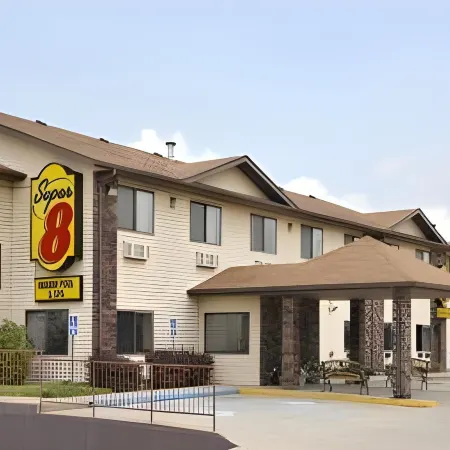 Super 8 by Wyndham Bloomington University Area