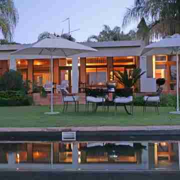 River Place Manor Hotel Exterior