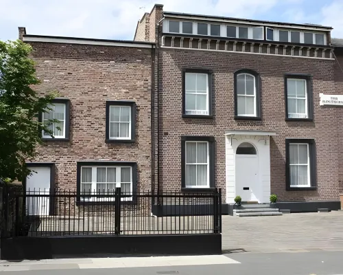 Breeze Guest House Hotels in Bootle