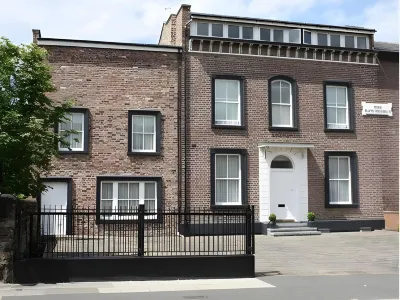 Breeze Guest House Hotels near Hugh Baird College