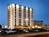 Carriage House Hotel and Conference Centre Hotels near Somerset Bridlewood Terminal