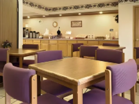 Super 8 by Wyndham Coshocton Roscoe Village Hotels in Coshocton County