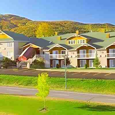 Hotel Bromont Hotel Exterior