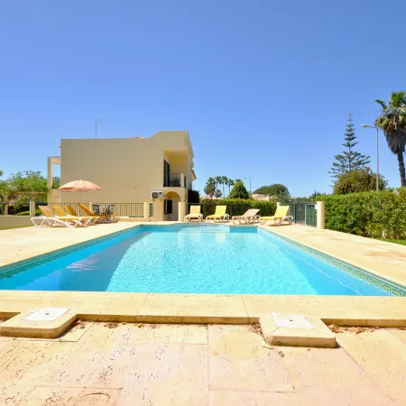 A Stylish Villa with a Private Pool, Short Drive from the Centre, Free AC & Wifi