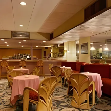 Red Carpet Inn & Suites