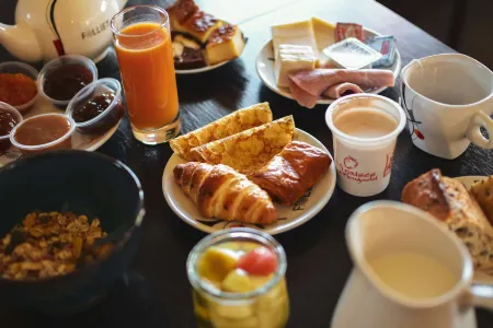 Brit Hotel Lannion-Perros Guirec Отели в г. Тредюдер