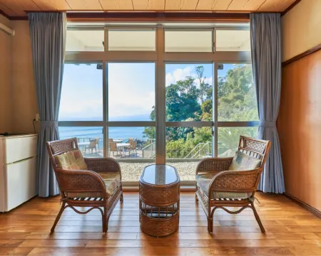 海辺のリゾート 碧い海 真鶴のホテル