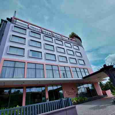 Pushpak Grande Hotel Exterior