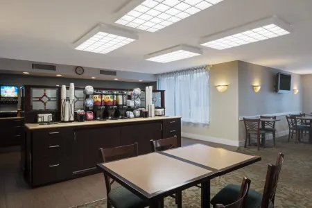 Ramada by Wyndham Boston Отели рядом с достопримечательностью «Чайнатаун»