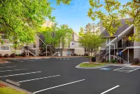 WaterWalk Extended Stay by Wyndham Atlanta Perimeter - parking