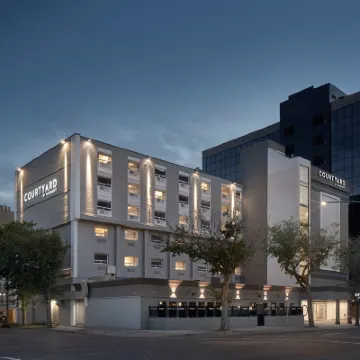 Courtyard Regina Downtown Hotels near Grasslands