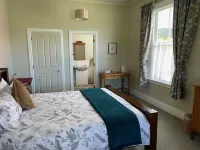 Murrells Grand View House Hotels in Manapouri