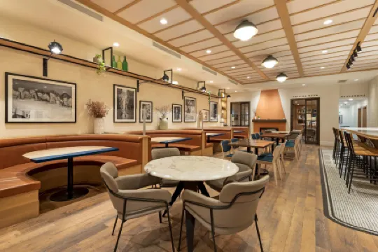 Best Western Plus Baker Street Inn  Convention Centre