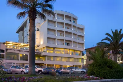 Hotel Sina Astor Hotel in zona Mercatone Hao Li Lai