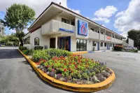 Super 8 by Wyndham Petaluma Hotels in Petaluma