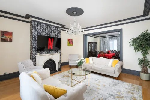 HeritageMTL - Waterfront, Parking, Airport, Sleeps 15 -  Casas de vacaciones