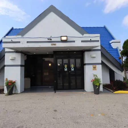 Travelodge by Wyndham Milwaukee