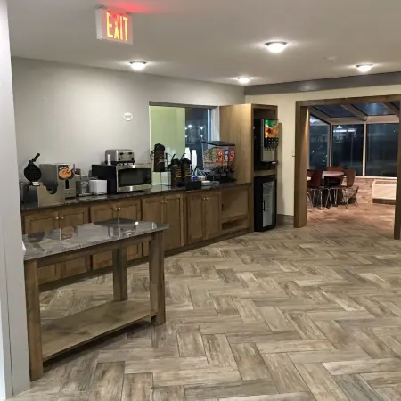 Super 8 by Wyndham Meridian