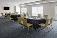 Holiday Inn Express & Suites Elkhorn - Lake Geneva Area Hotel a Delavan
