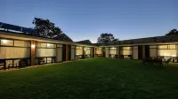 Junee Motor Inn Hotels near Shanks Zoo