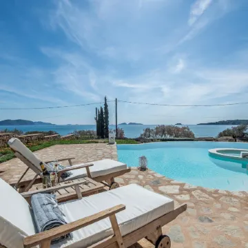 Beautiful Villa Near Sea in Peloponnese