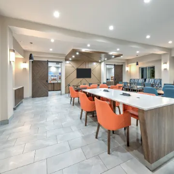 Holiday Inn Express & Suites DALLAS W - I-30 COCKRELL HILL by IHG
