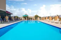 La Quinta Inn & Suites by Wyndham Alvarado - Swimmingpools