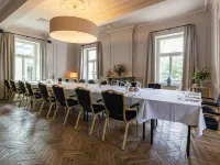 Fletcher Hotel Château de Raay Hotels in Baarlo