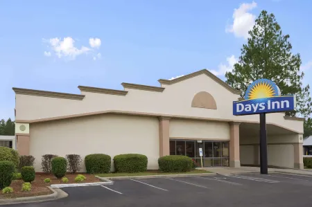 Days Inn by Wyndham Fayetteville-South/I-95 Exit 49 Отели в г. Камберленд