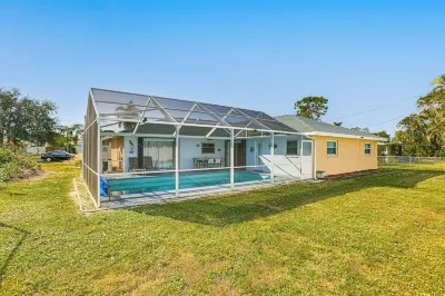 4 Mi to Lakes Park: Family Home in Fort Myers! Hotels near Publix Super Market at The Shoppes of Fiddlesticks