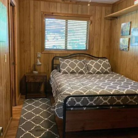 Cozy Creek Cabin: 1-Bedroom Cabin next to Pipestem Resort