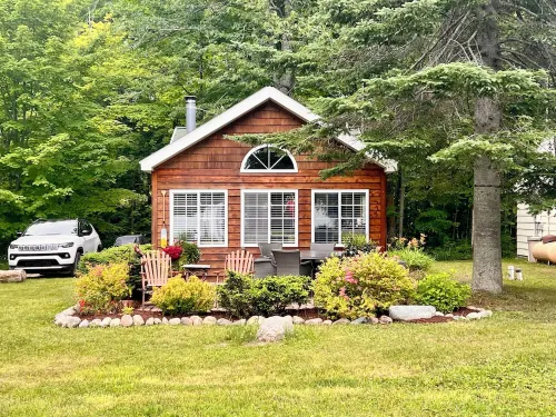 Serene Cottage Retreat on Lake Nowland in Charlevoix Hotels in Eveline Township