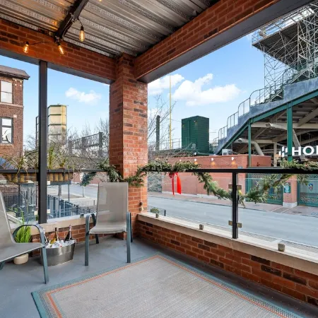 Wrigley Field Rooftop Apartment! - Cubs Season Open