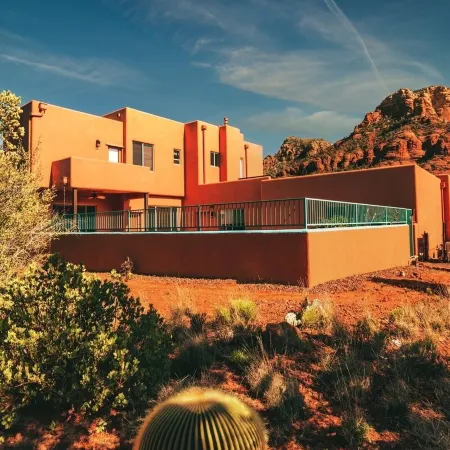 Views! Private Heated Pool + Spa + BBQ + Games + EV + High-speed Wifi
