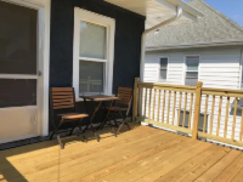 Remodeled 2nd-floor apartment blocks from Mayo