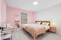 Modern Luxury Escape with Mini Golf + Game Room