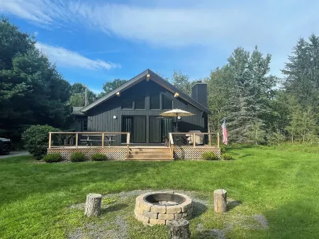 Private Chalet less than 1 mile to  Ski Resort Отели рядом с достопримечательностью «Hunter Mountain NY Snow Tubing»