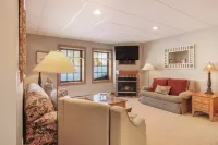 Disciples Village beautiful Condo - Steps to ski and lakes